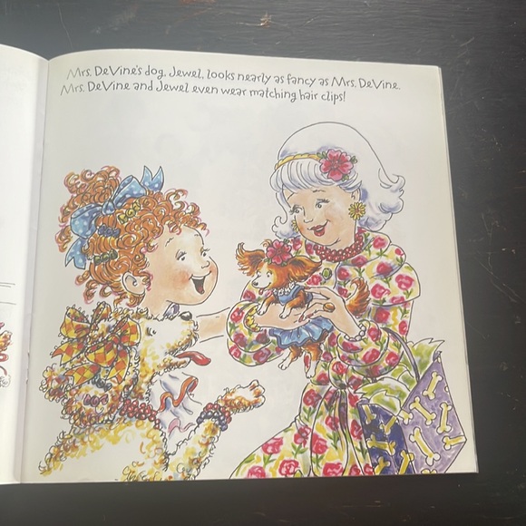 Fancy Nancy Puppy Party kids book - Picture 15 of 17
